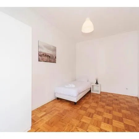 Houze Spacious 4-Bedroom Flat Near Lisbon Zoo Apartment
